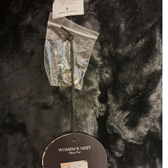 Neiman Marcus Skaist Taylor S Faux Fur Vest - Picture 5 of 6